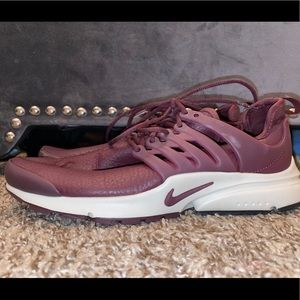 Women’s Nike Air Presto size 9, maroon